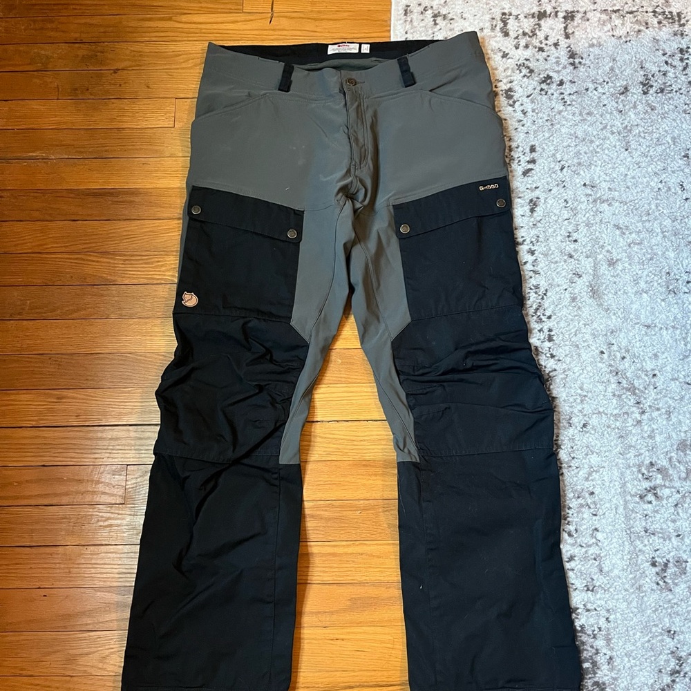 Fjallraven Men's Black and Gray Cargo Pants